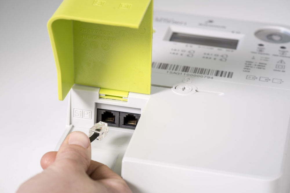 Dans le HomeLab, la recherche porte aussi sur les possibilités offertes par les deux portes d'accès du compteur numérique