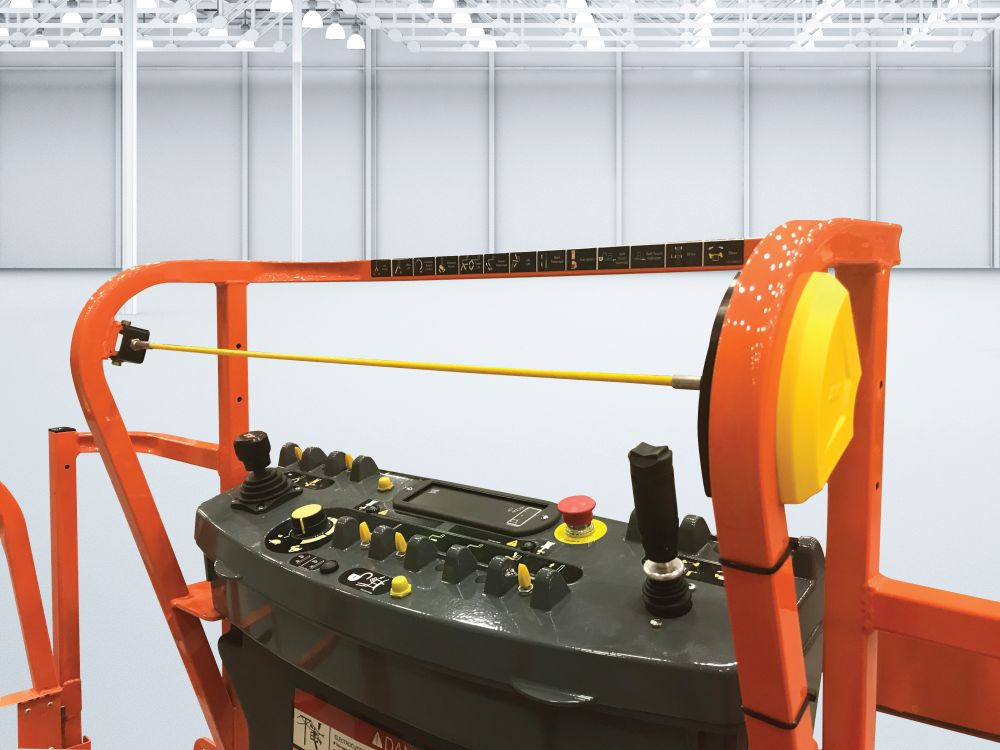 Ook Riwal past SkyGuardTM toe. De functie wordt geactiveerd bij een kracht van ongeveer 23 kg. Daarbij worden alle functies die op dat moment actief zijn, onderbroken. Na stilzetten van de machine worden diezelfde functies minder dan een seconde omgekeerd
