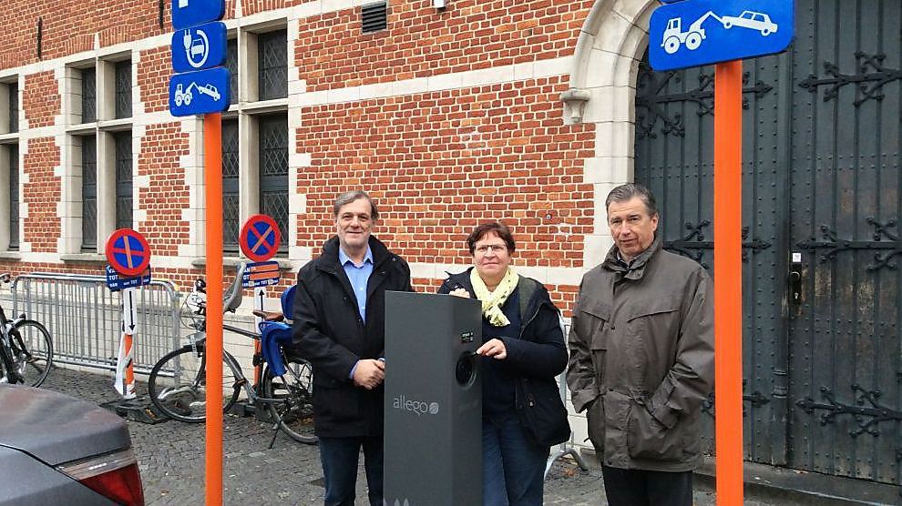 Eerste vier laadpalen ingehuldigd in Mechelen