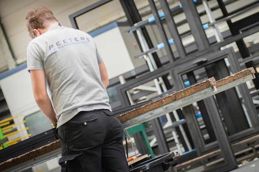 Le service complet de Peeters, de Raamproducent