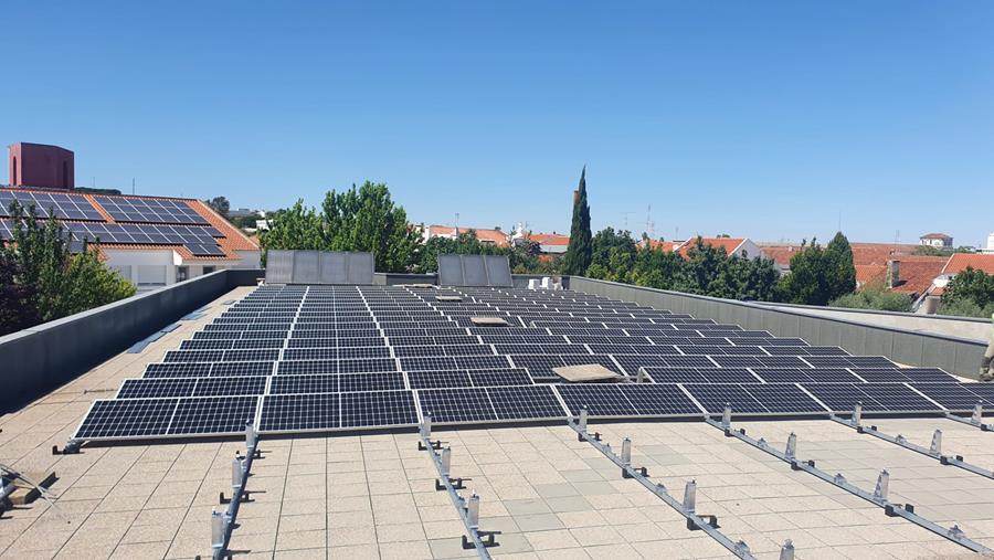 La sécurité prime lors de l'installation de panneaux solaires