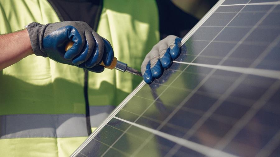 Fluvius versterkt actieplan tegen uitvallende omvormers
