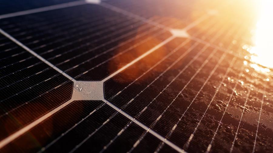 Draagbare zonnepanelen en thuisbatterijen binnenkort toegelaten